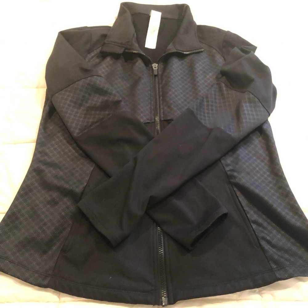 🌻Fabletics zips up jacket🌻